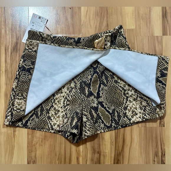 Zara ASYMMETRICAL CULOTTE SKIRT WITH APPLIQUE Size XS NWT - Picture 9 of 11